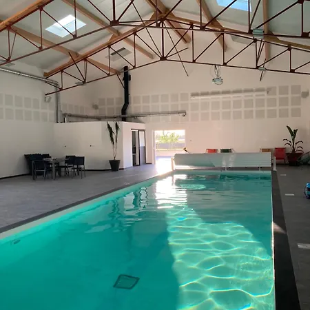 L'Atelier Dollonnais Climatise - Piscine Interieure & Gite 12 Pers Prázdninový dům