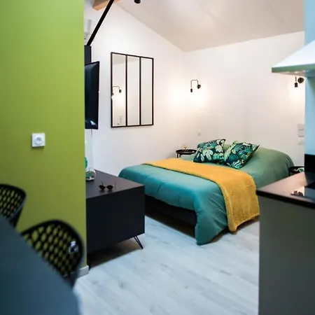 Prázdninový dům L'Atelier Dollonnais Climatise - Piscine Interieure & Gite 12 Pers Dollon