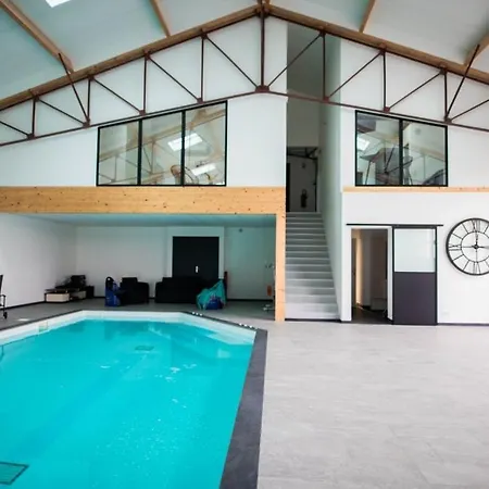 L'Atelier Dollonnais Climatise - Piscine Interieure & Gite 12 Pers