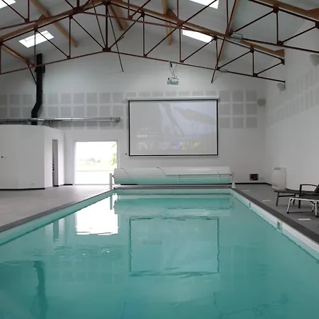 L'Atelier Dollonnais Climatise - Piscine Interieure & Gite 12 Pers Prázdninový dům