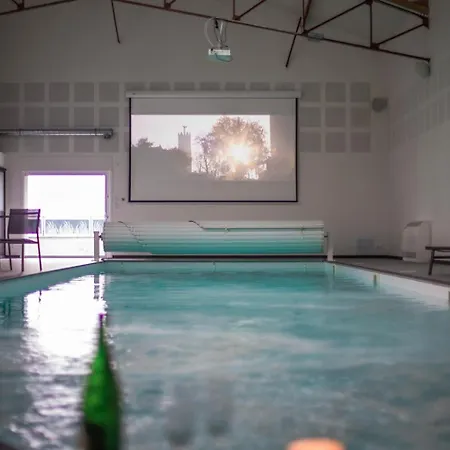 Prázdninový dům L'Atelier Dollonnais Climatise - Piscine Interieure & Gite 12 Pers